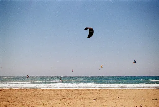 Jak w idealny sposób poznać kitesurfing